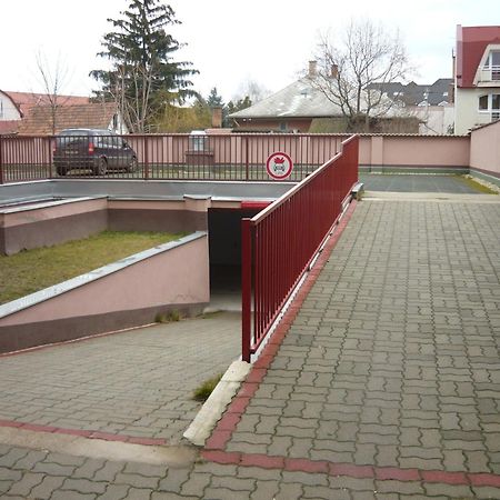 Lux Apartmanok Hajduszoboszlo Bagian luar foto