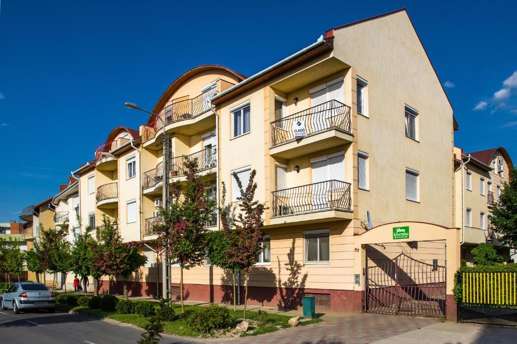 Lux Apartmanok Hajduszoboszlo Ruang foto