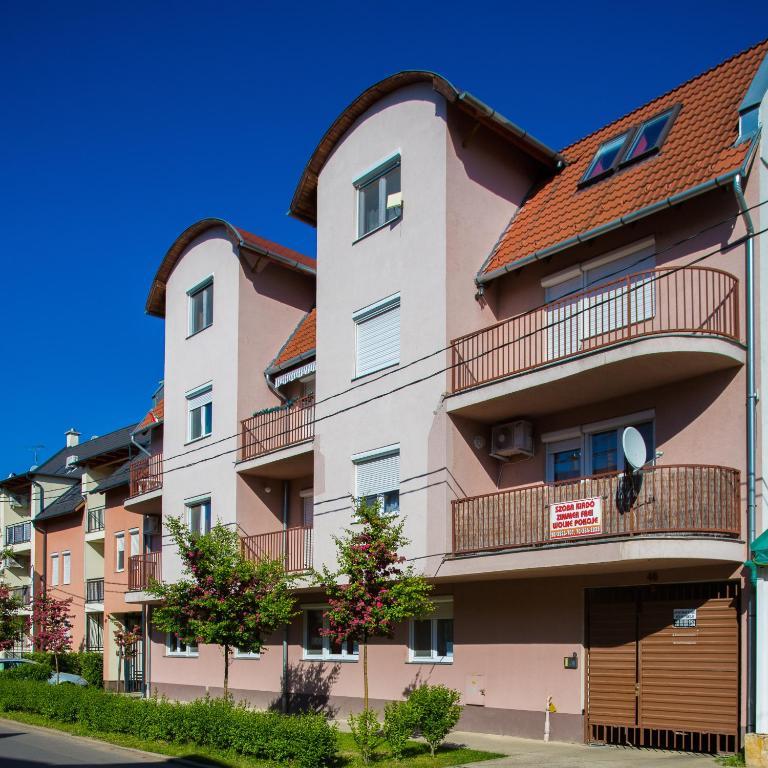 Lux Apartmanok Hajduszoboszlo Ruang foto